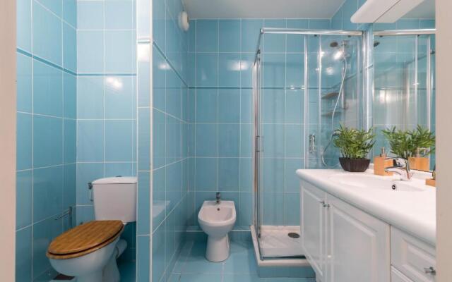 Nice 1 Bedroom downtown Carré d'Or with garage
