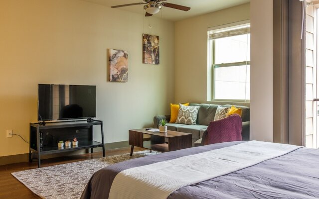 FRONTDESK 5755 Hermann Park Apts Downtown Houston