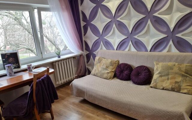 Lawendowe światło - przy stacji Metra