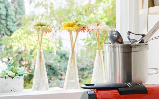 Rothschild Chic Studio