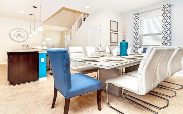 Special Offer Spacious Home With Pool!