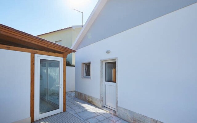 House With 2 Bedrooms in Carvoeira, With Furnished Terrace and Wifi