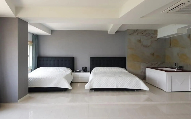 J hotel