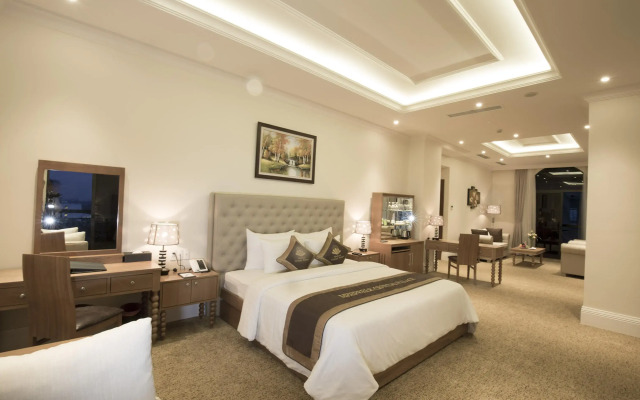 MerPerle Crystal Palace Hotel