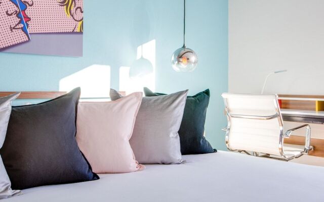 Bubble Gum Modern Holiday home 3