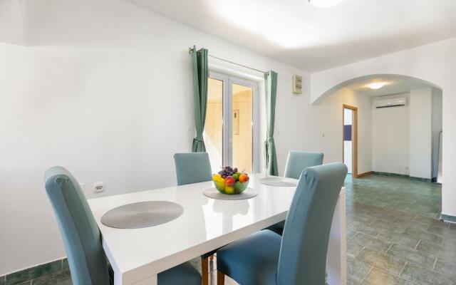 Apartments Maja in Rogoznica