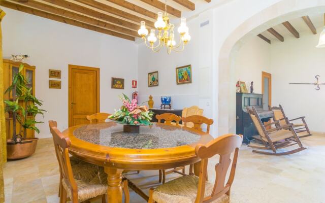 ES Senyors DE SON Amora