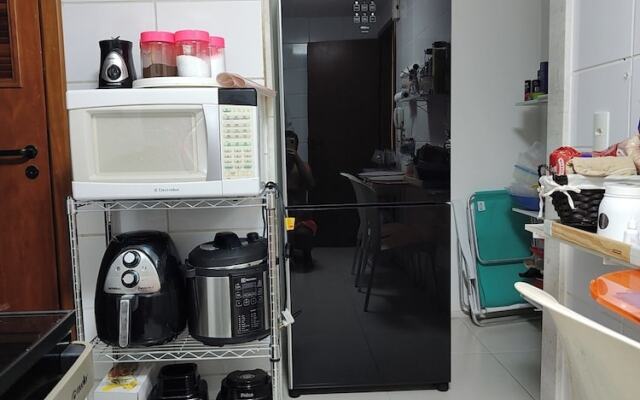 Hostel for One: quarto e banheiro privativos