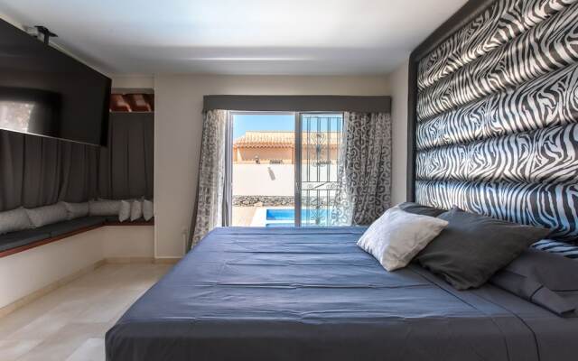 Classic Villa, luxe, private pool & prime location