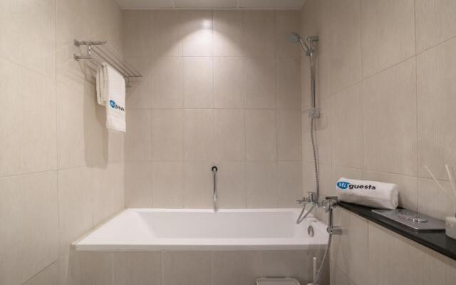 HiGuests - Elegant Studio with Pool and Private Balcony