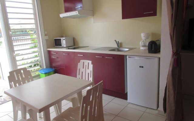 Studio in Le Gosier, With Enclosed Garden and Wifi - 280 m From the Be