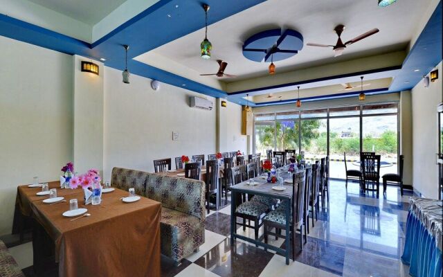 OYO 2061 Hotel New Holiday Inn