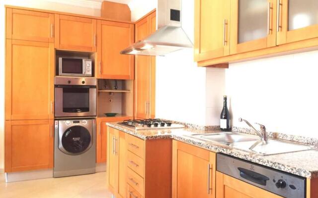 Edificio Sao Joao das areias Strip l OURA