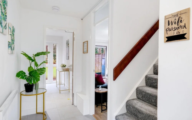 Spacious 4-Bedroom 2-Bath Home in Bywood