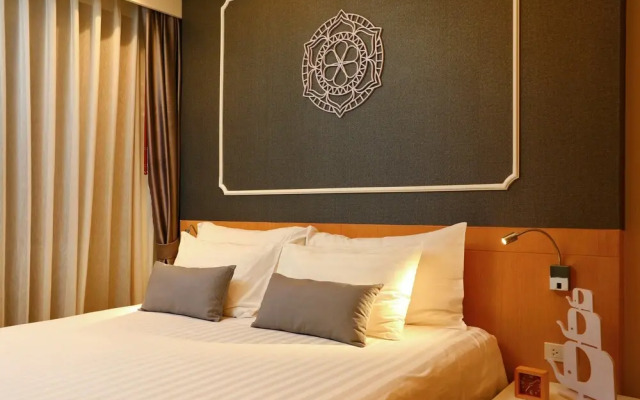 The Aristo Beach Front 33 by Holy Cow