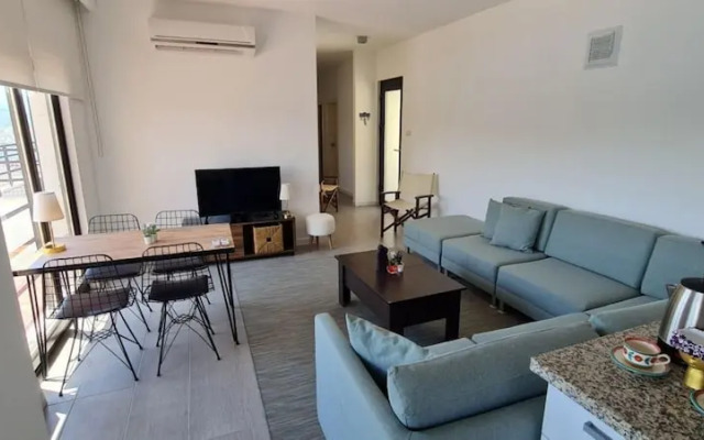Amazing Flat w Shared Pool Near Beach in Milas