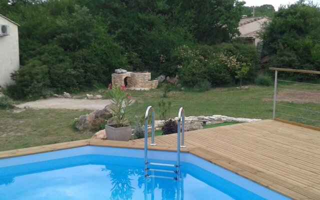 Cozy Villa in Saint-Privat-De-Champclos with Private Pool