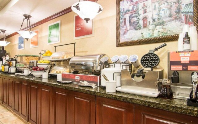 Comfort Inn & Suites Suwanee - Sugarloaf