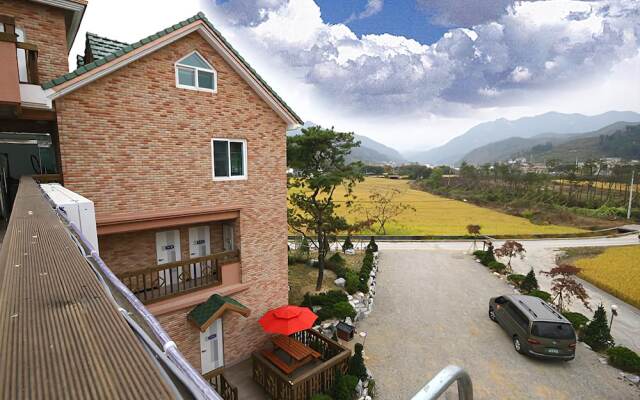 Chuncheon Yeowoo Gneul Pension