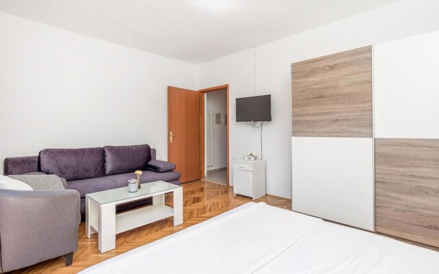 Amazing Apartment in Pag With Wifi and 1 Bedrooms