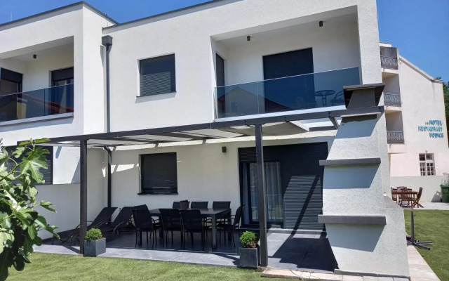 Holiday House Gavran