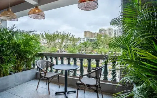 Coconut Island Star Hotel (Coconut Sea Avenue Meilan Airport)