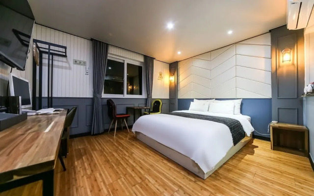 Luxury Motel