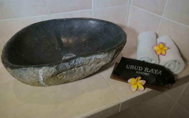 Ubud Raya Hotel