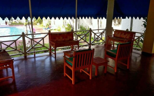 Chrisanns Beach Resort