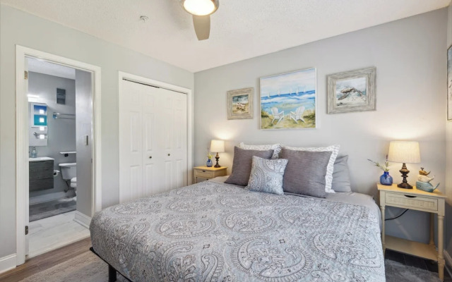 Seaside Bliss Retreat Coastal Condo for 6