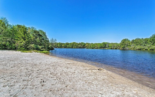 Lakefront Long Pond Home w/ Wraparound Deck!