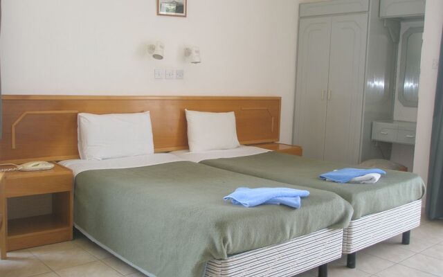 DebbieXenia Hotel Apartments