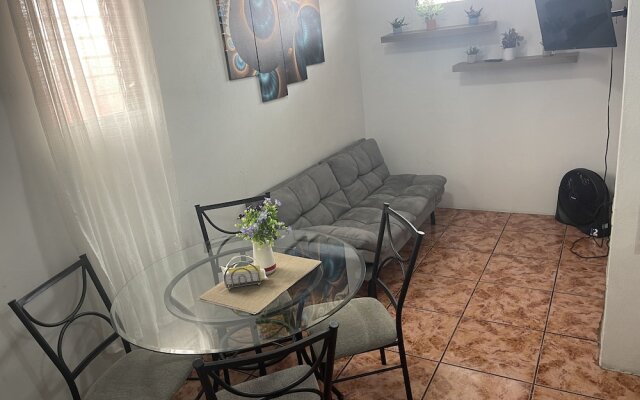 Cozy Downtown Alajuela / 5min from Airport