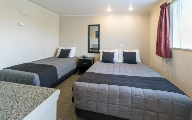 Lakeside Motel & Apartments – Guest Rooms – Te Anau
