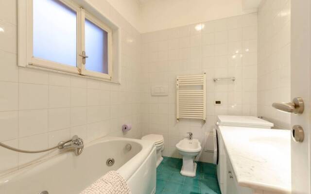 Altido Lovely Apt with Communal Pool in Nervi