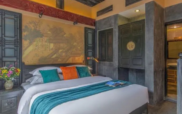 Lijiang Ten Courtyard Inn