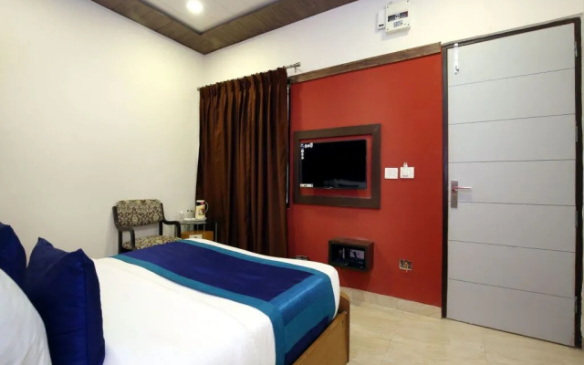 OYO 303 Madhya Marg Chandigarh