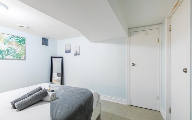 Spacious 2BR Apartment With Netflix - Near Trinity Bellwoods Park