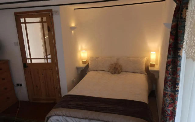 Central Boscastle studio flat