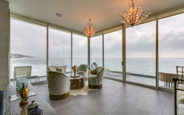 Oceanfront Apartment in Malibu w/ Beach Access!