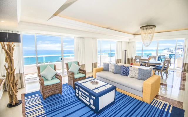 Wyndham Alltra Cancun All Inclusive Resort