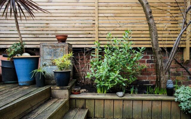 2 Bedroom Flat In Highbury