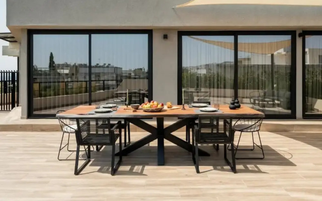 Luxury Penthouse With Sea View