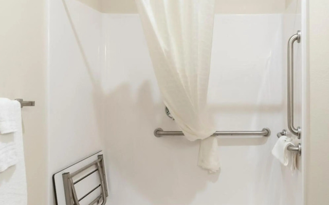 Cobblestone Hotel & Suites - Appleton International Airport