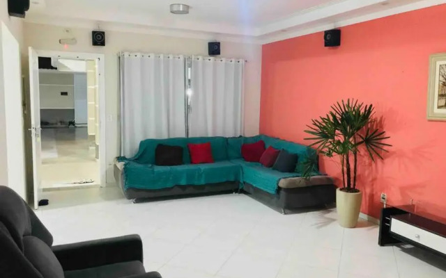 Casa de praia com piscina e churrasqueira - Indaiá Bertioga