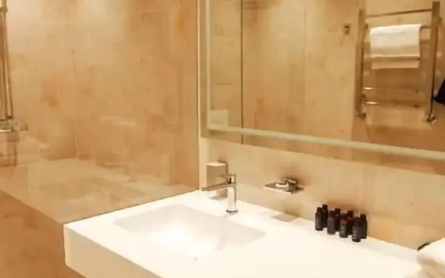 Roze Center Apartments