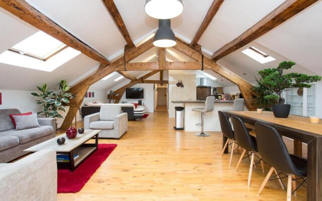 Big loft 107m2, 10min walk to Palais des Festivals