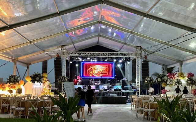 Hotel Tesoro Beach