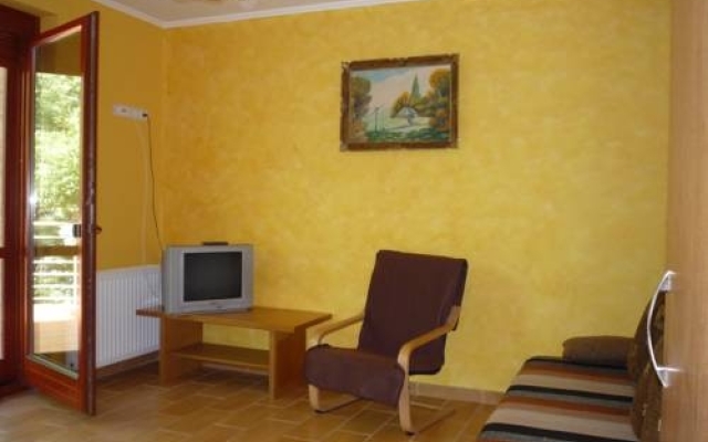 Babilon Gyula Szallas De Luxe