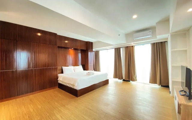 Modern Studio Room Apartment At Tamansari La Grande